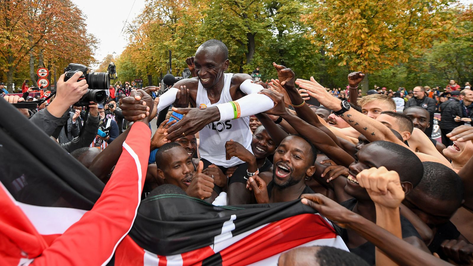 Eliud Kipchoge Breaks The Barrier – Runningbrina